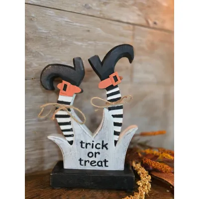 Trick or Treat Witch 7.5x10.5in