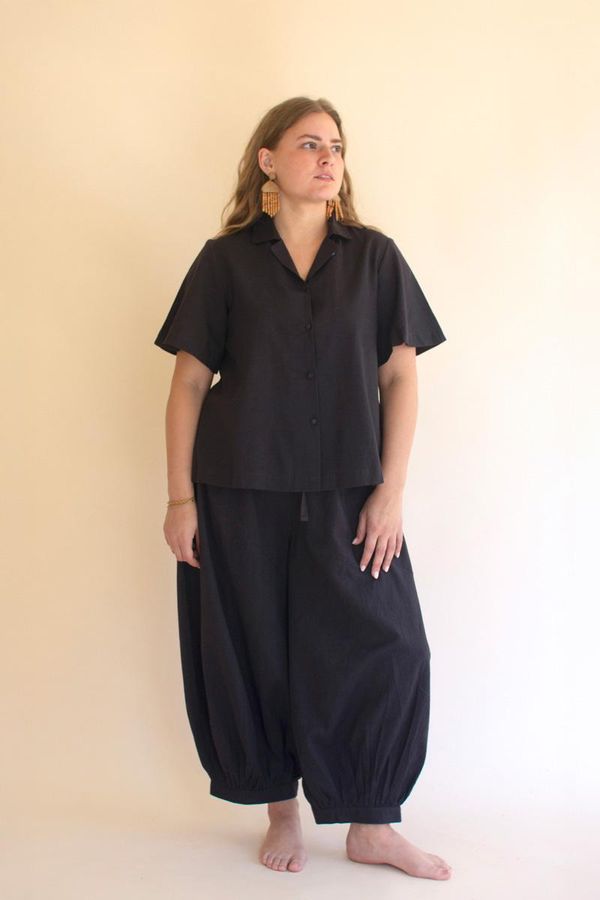 Short-Sleeve Button-Front Blouse with Collar / Midnight