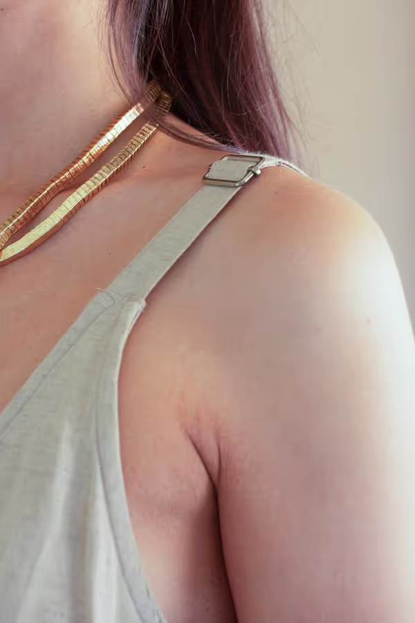 Adjustable-Strap Short Jumper with Front Pockets / Oatmeal
