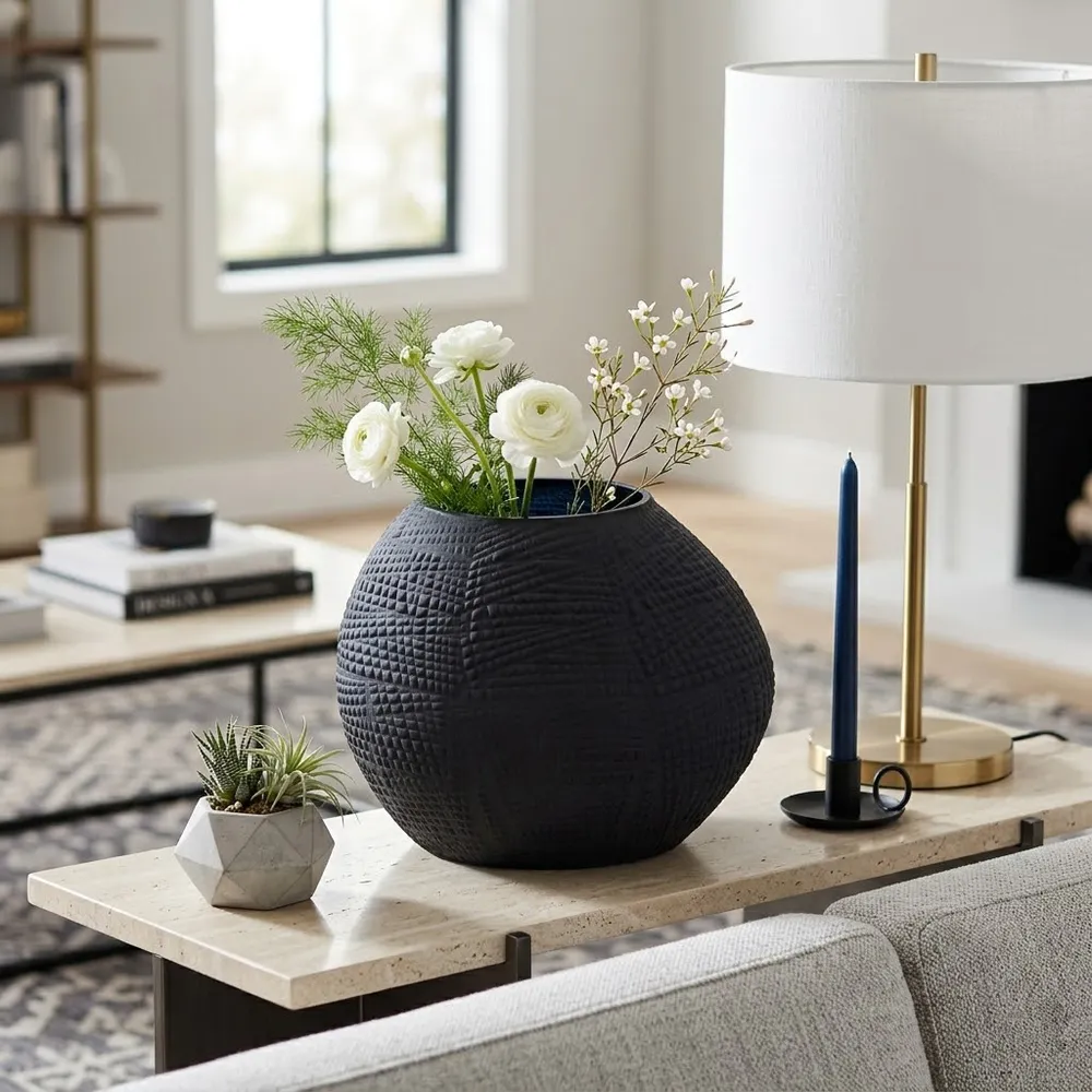 HELTONWELL BLACK GLASS VASE 8 (IN)