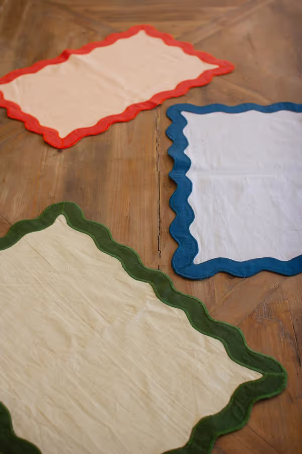 Ruffle Edge Placemat / Poppy