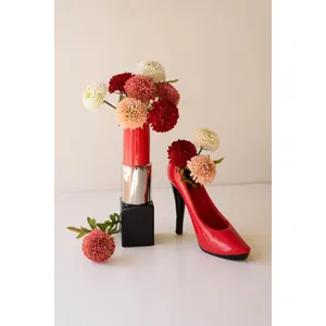 Set of 2 Ceramic Lipstick and High Heel Vases 3
