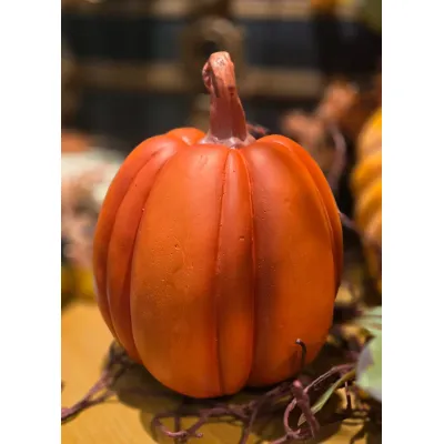 Peaches Pumpkin 8x8x10in