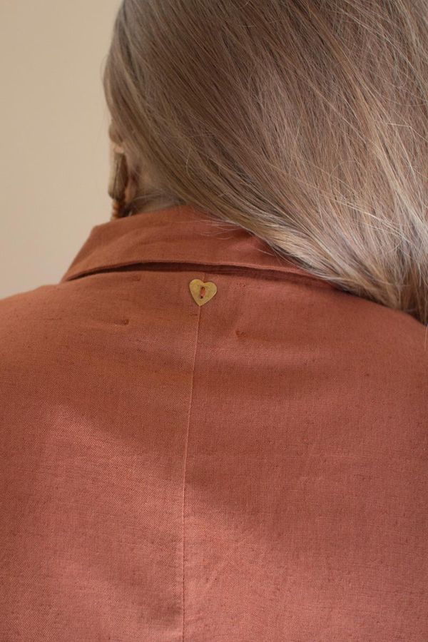 Long-Sleeve Button-Front Dress with Front-Tie Detail / Cinnamon
