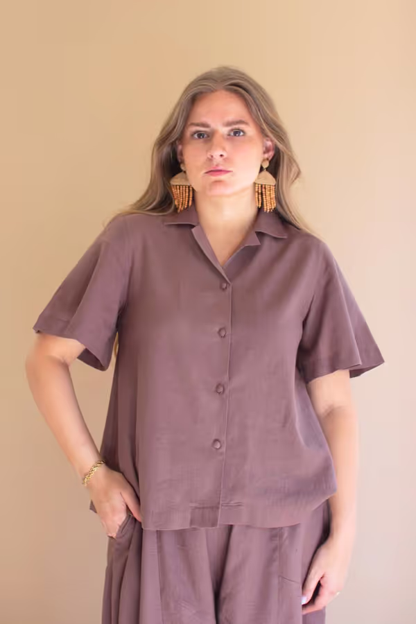 Short-Sleeve Button-Front Blouse with Collar / Mulberry